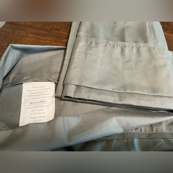 Set of 2 NWOT Microfiber Pillow Cases Queen Size – Grey - Picture 2 of 4